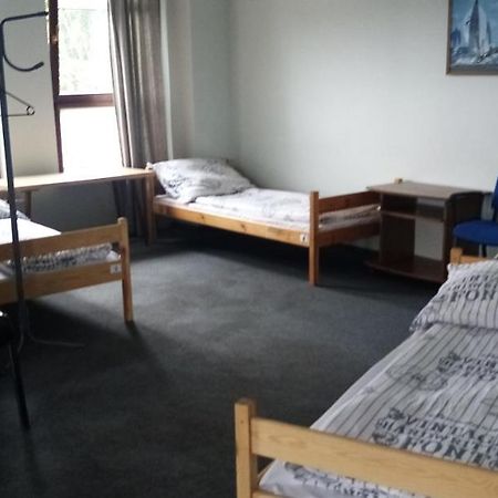 Hostel Sunrise Przy Dw. Zachodnim Varşovia Exterior foto