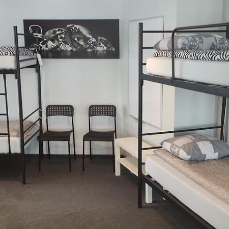 Hostel Sunrise Przy Dw. Zachodnim Varşovia Exterior foto