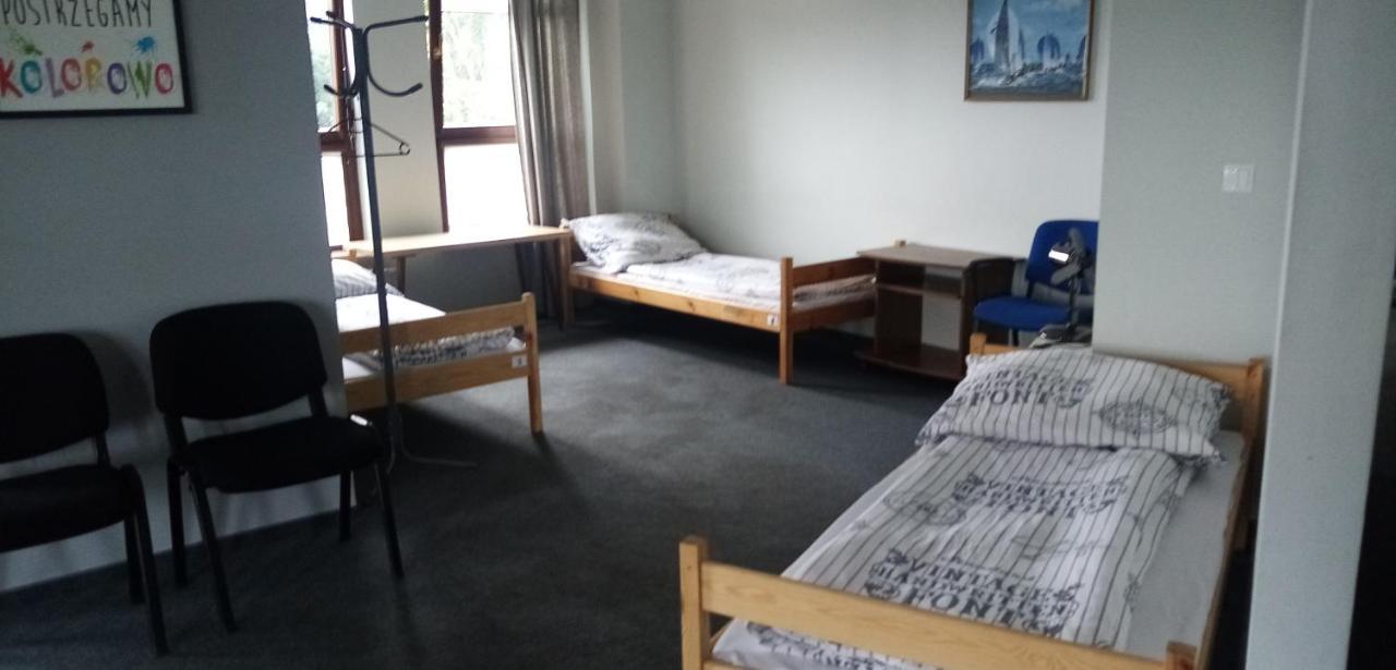Hostel Sunrise Przy Dw. Zachodnim Varşovia Exterior foto